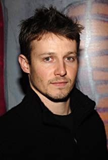 How tall is Will Estes?